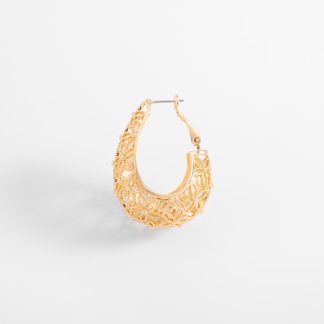 Aretes en baño de oro tipo argolla calada diseño floral 4 cm